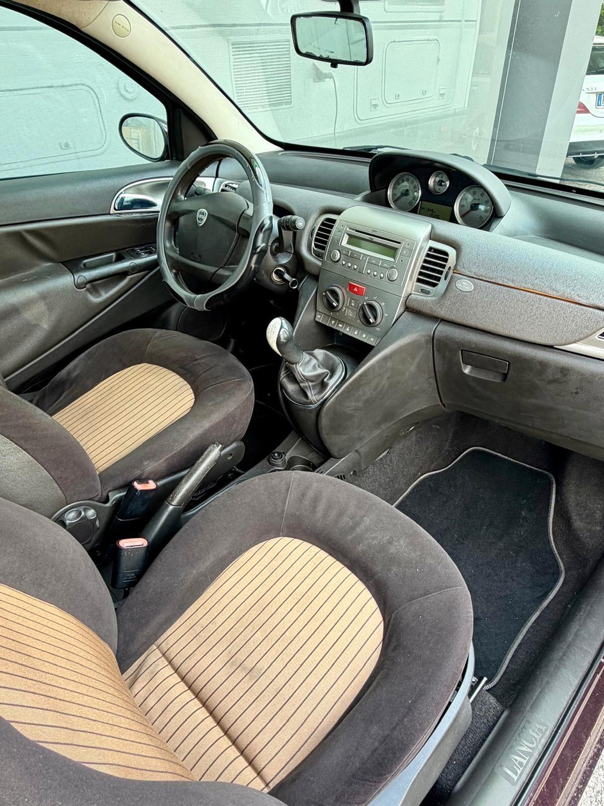 Lancia Ypsilon 1.3 MJT 75 CV Platino