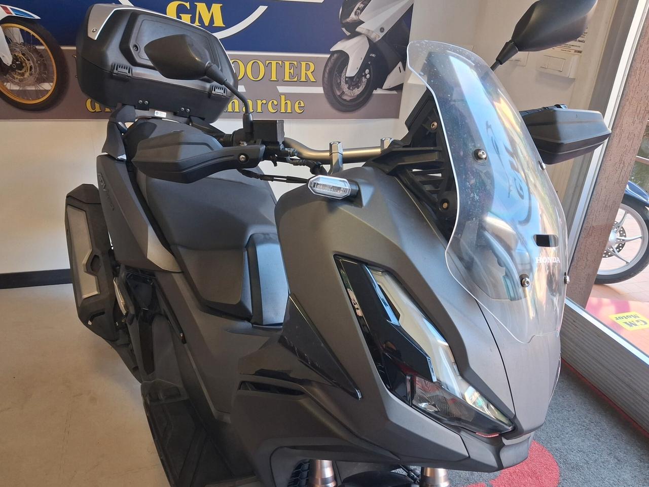 Honda ADV 350 ABS + TCS