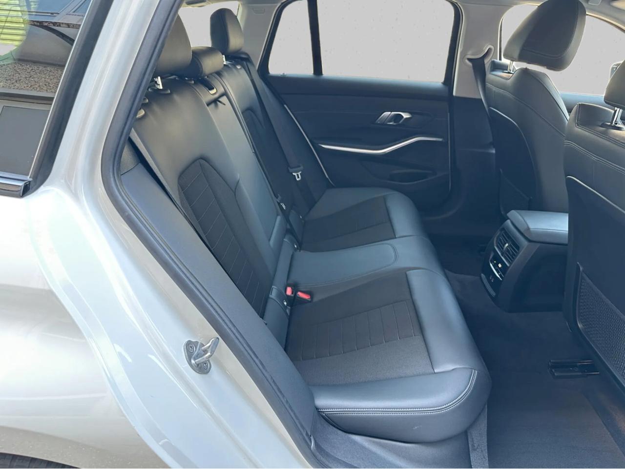BMW 320d Touring mhev 48V xdrive Sport Automatica