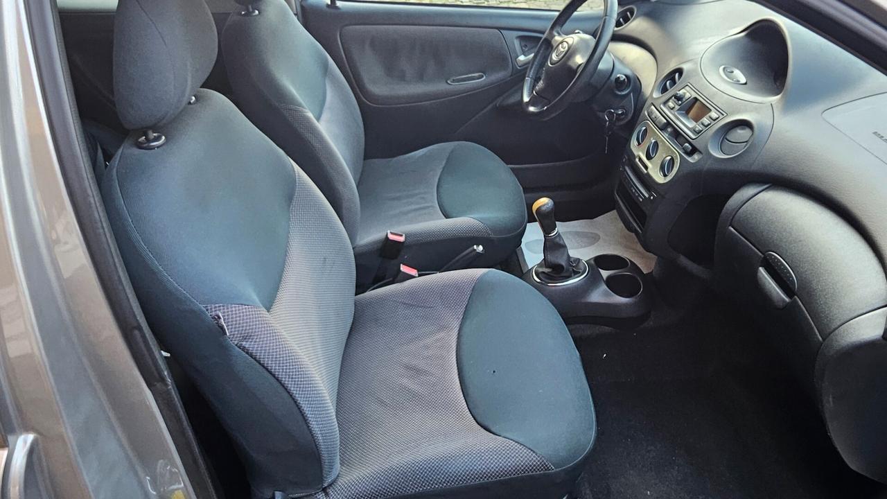 Toyota Yaris 1.0i 16V Targa GM849ZJ