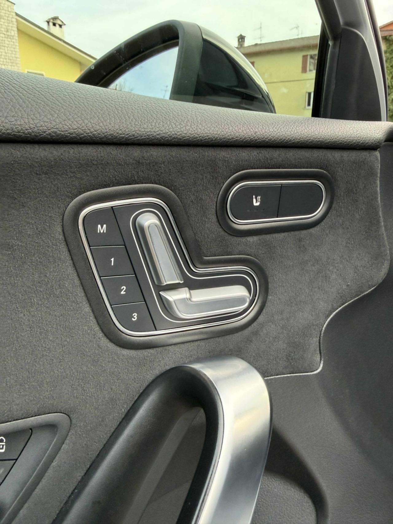 Mercedes-benz A200d AMG PREMIUM PLUS KMCERT GARANZ