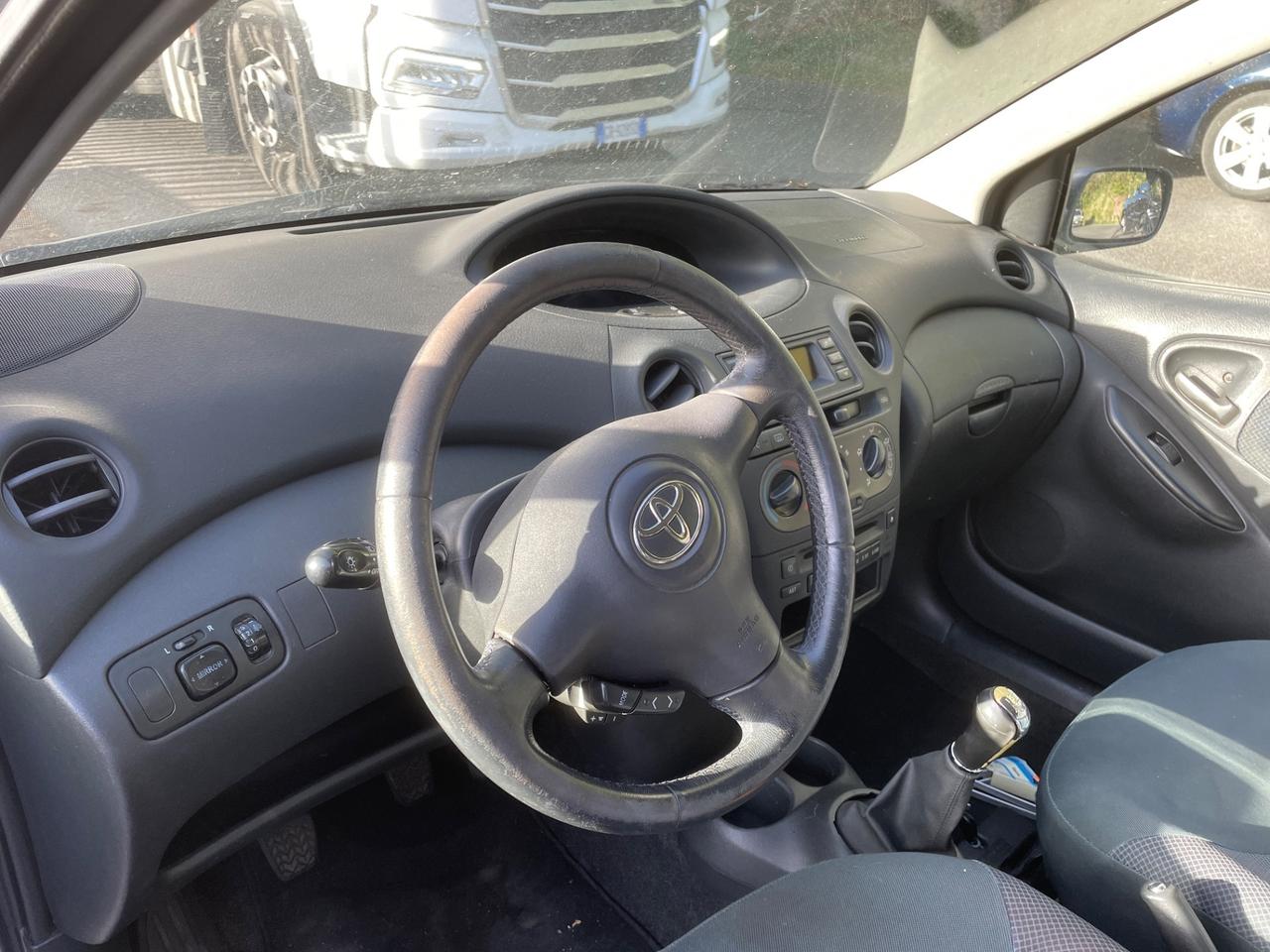 Toyota Yaris 1.3i 16V cat 5 porte Sol Blue