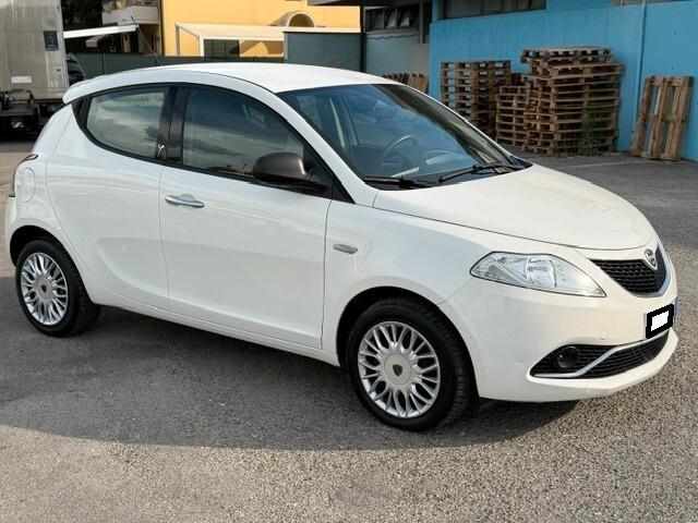Lancia Ypsilon 1.2 x neopatentati