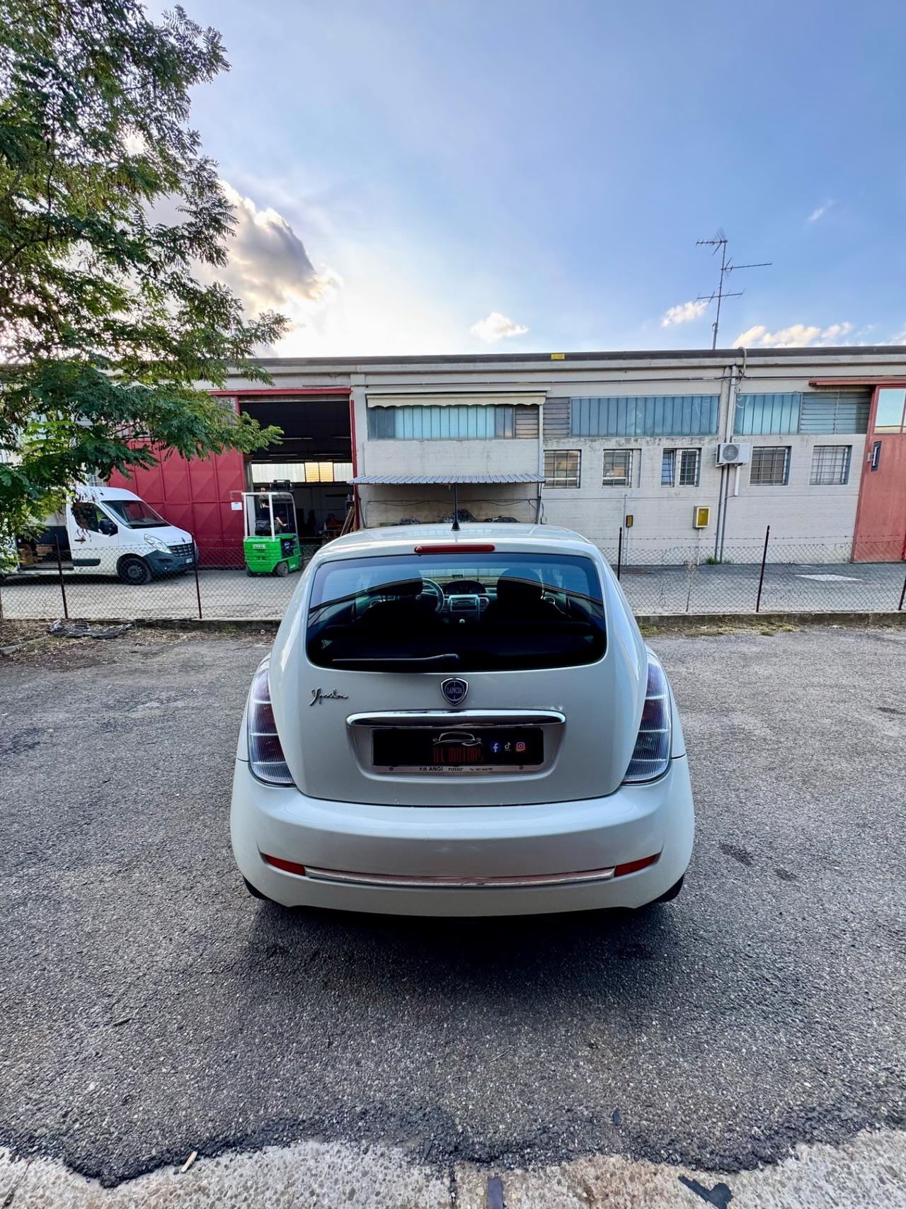 Lancia Ypsilon 1.2 69 CV Unyca