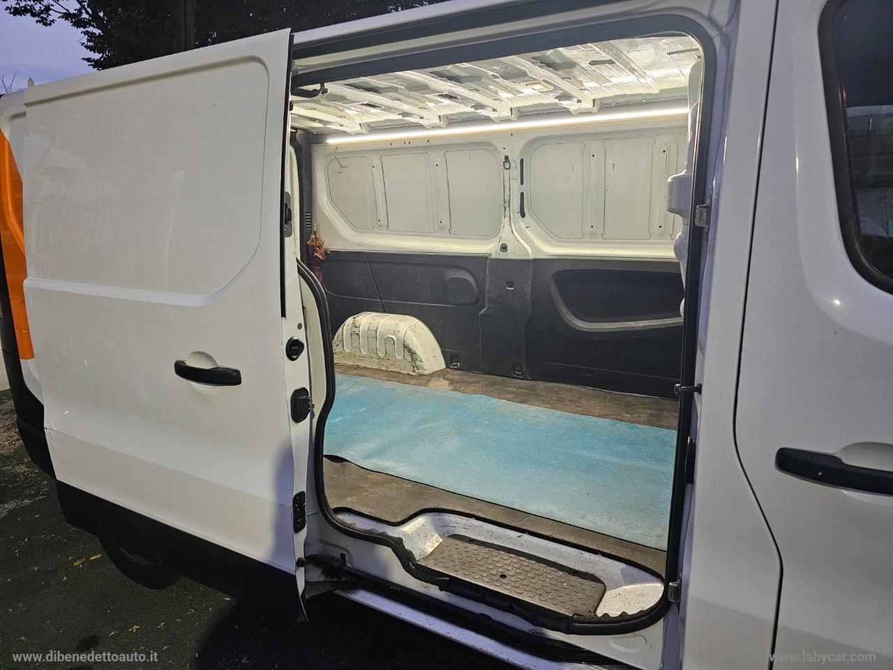 Vivaro 29 1.6 BiT. EcoF. PC-TN Furg. Ed.