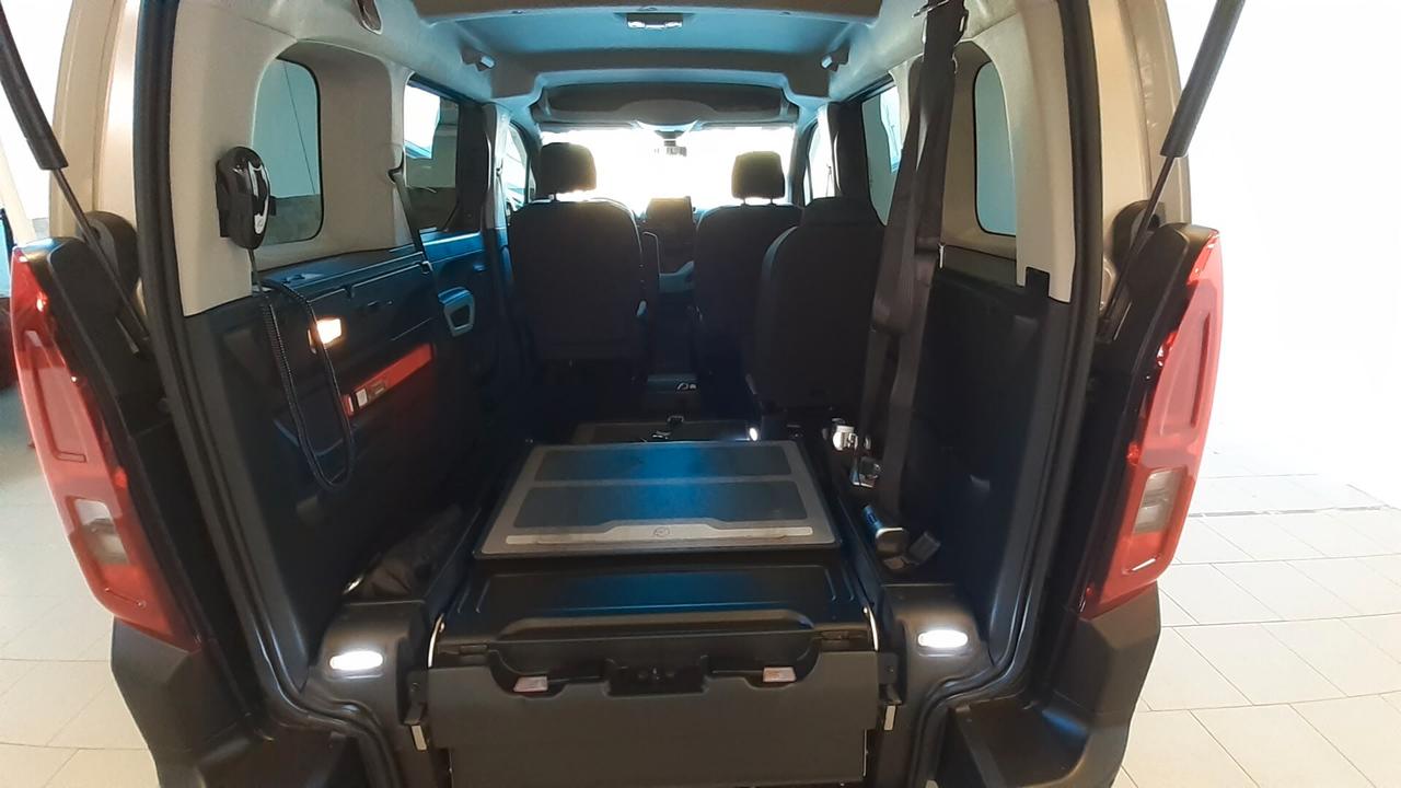 Berlingo benzina trasporto disabili pedana €6