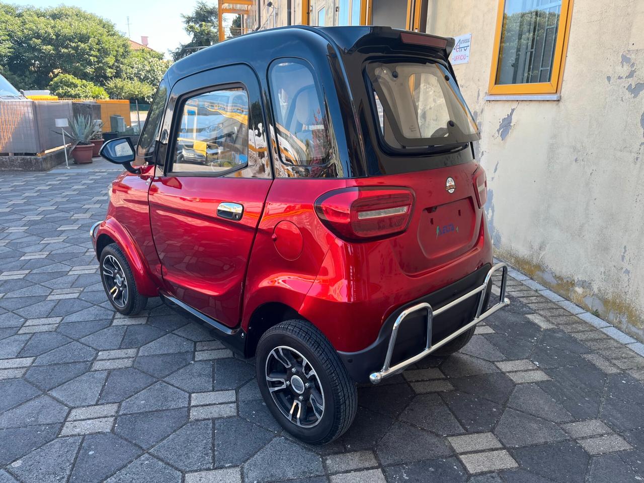 DELTA1 scooter cabinato anziani/disabili