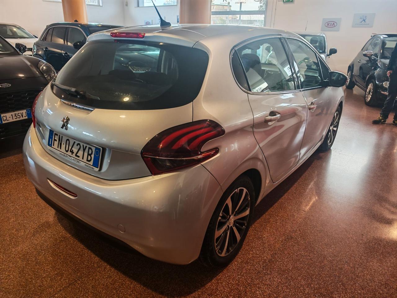 Peugeot 208 PureTech 82 5p. GPL Allure