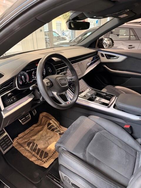 Audi Q8 BLACK LINE 50 TDI quattro 286cv