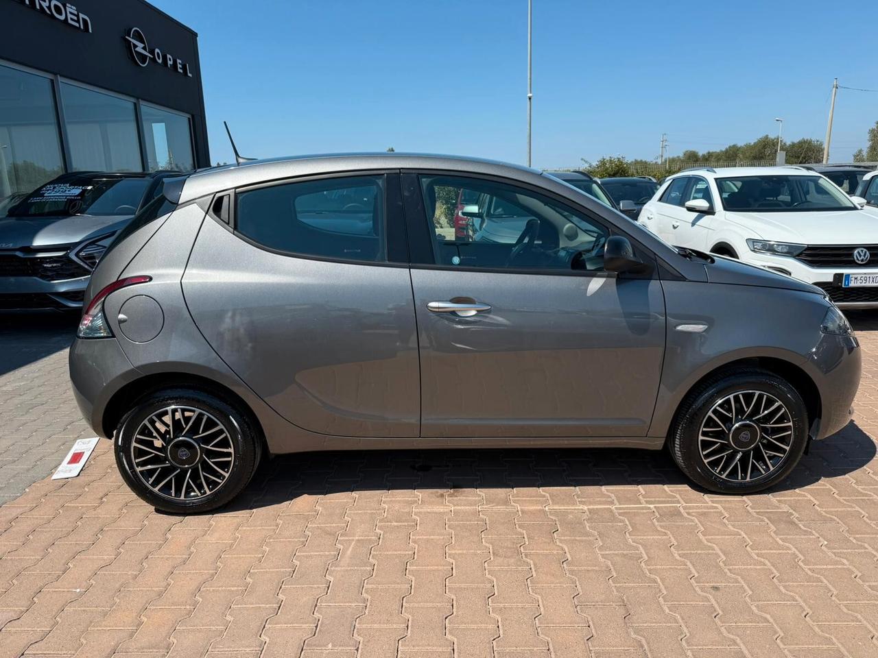 Lancia Ypsilon 1.0 FireFly 5 porte S&S Hybrid Platino