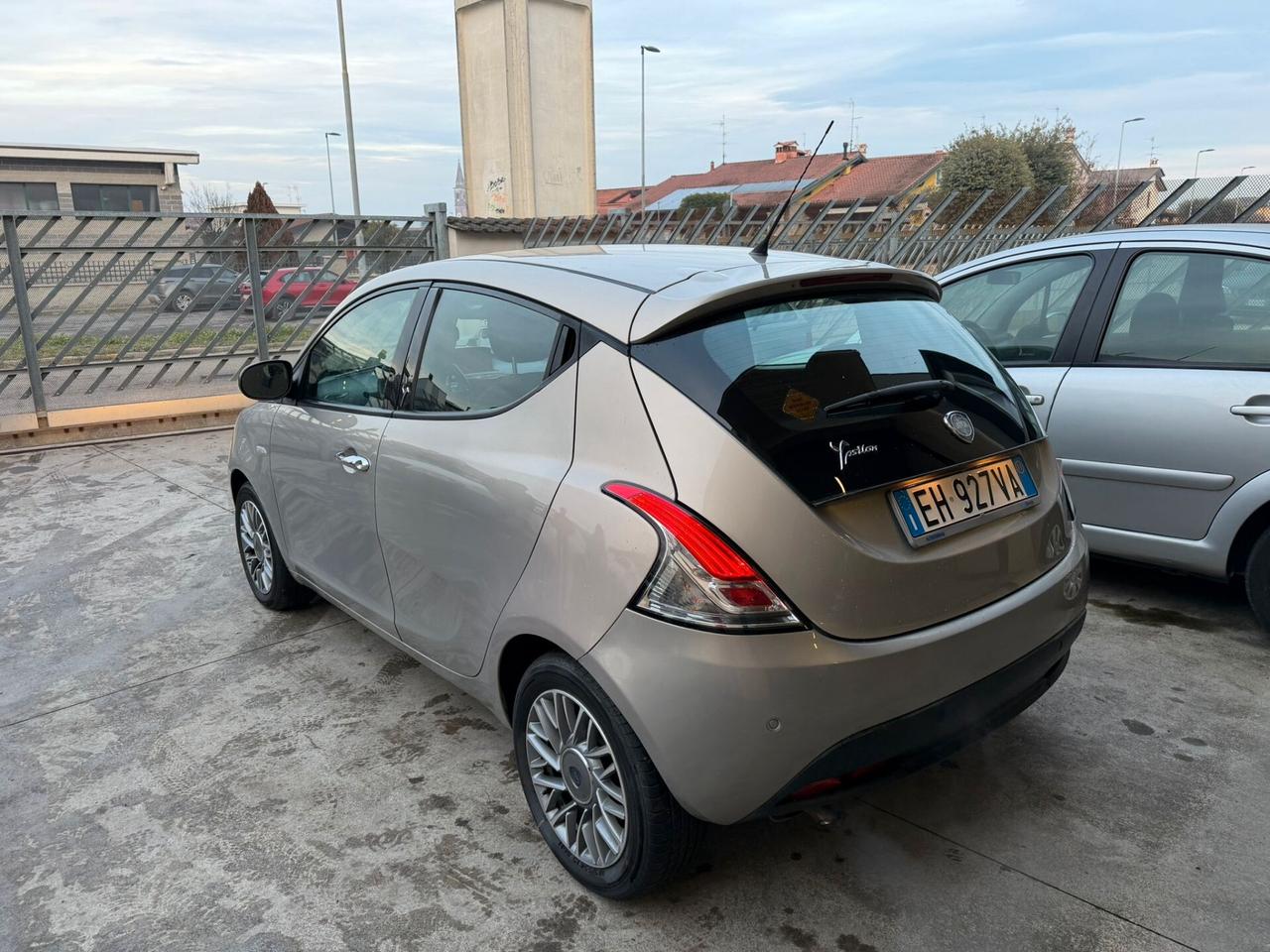 Lancia Ypsilon 1.3 MJT 16V 95 CV 5 porte S&S Silver