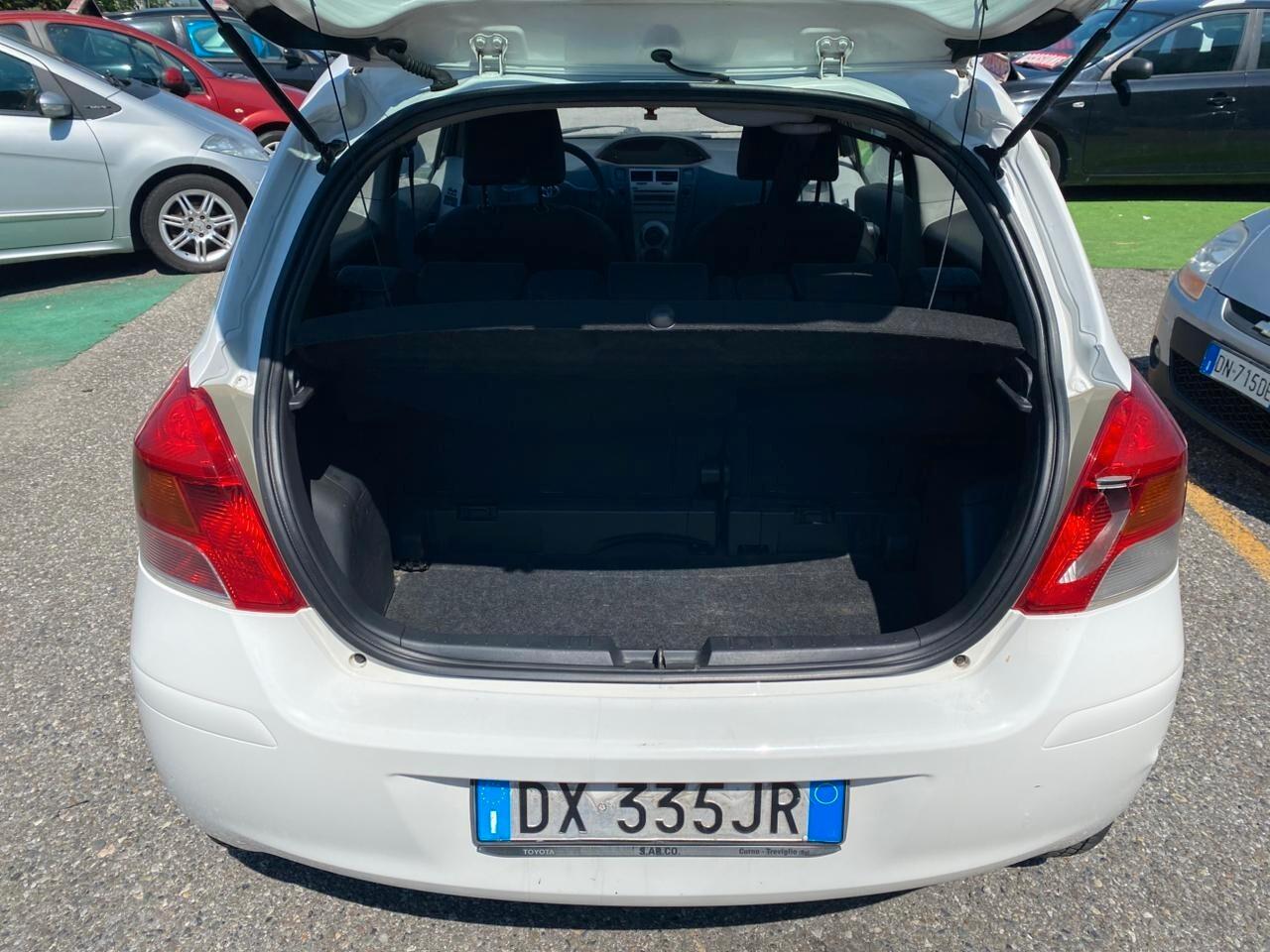 Toyota Yaris 1.0 3 porte Now