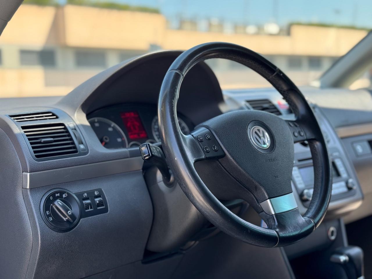 Volkswagen Touran 2.0TDI DSG 140 CV 7 POSTI HIGHLINE 12 MESI DI GARANZIA