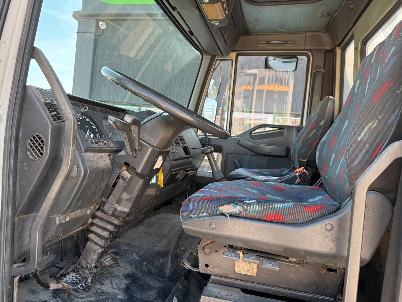 Iveco Eurocargo 150E18 cassone + gru SOLO EXPORT