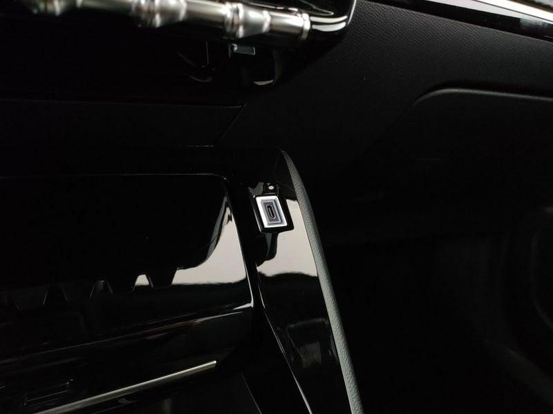 Peugeot 2008 PureTech 130 S&S EAT8 Allure