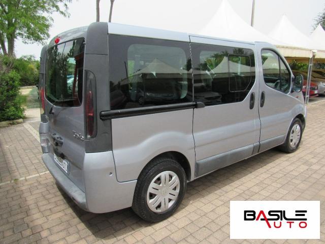 RENAULT TRAFIC 8 POSTI