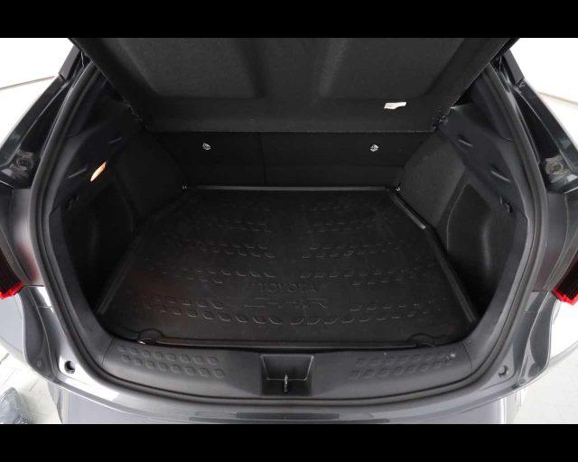 TOYOTA C-HR 1.8 Hybrid E-CVT Business