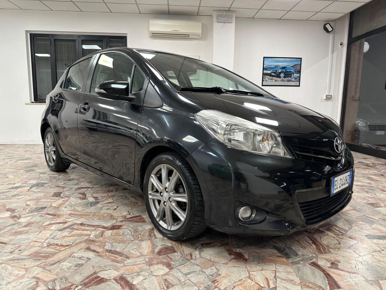 Toyota Yaris 1.3 Lounge CVT Automatica