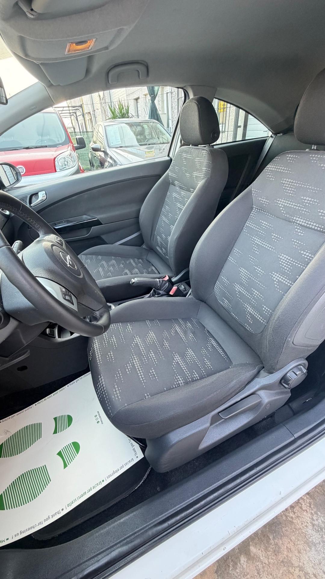 Opel Corsa 1.2 3 porte Club