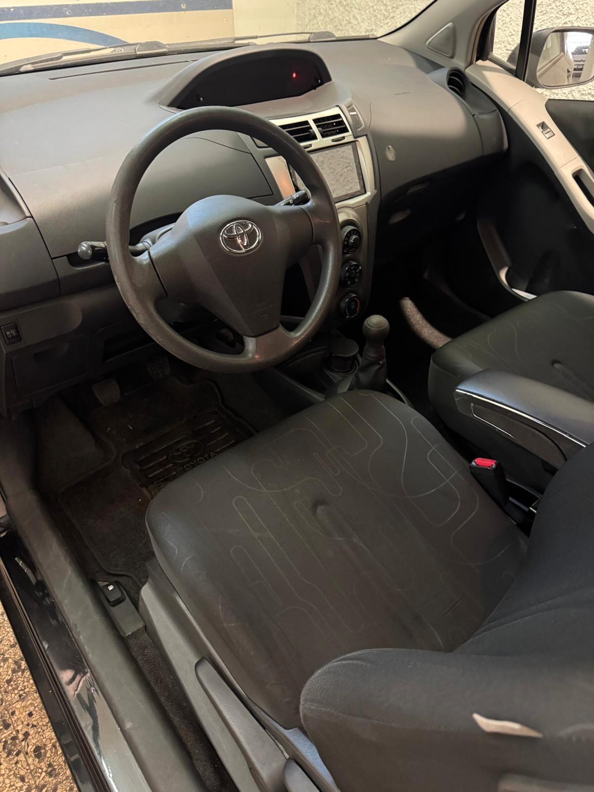 Toyota Yaris 1.0 3 porte Sol