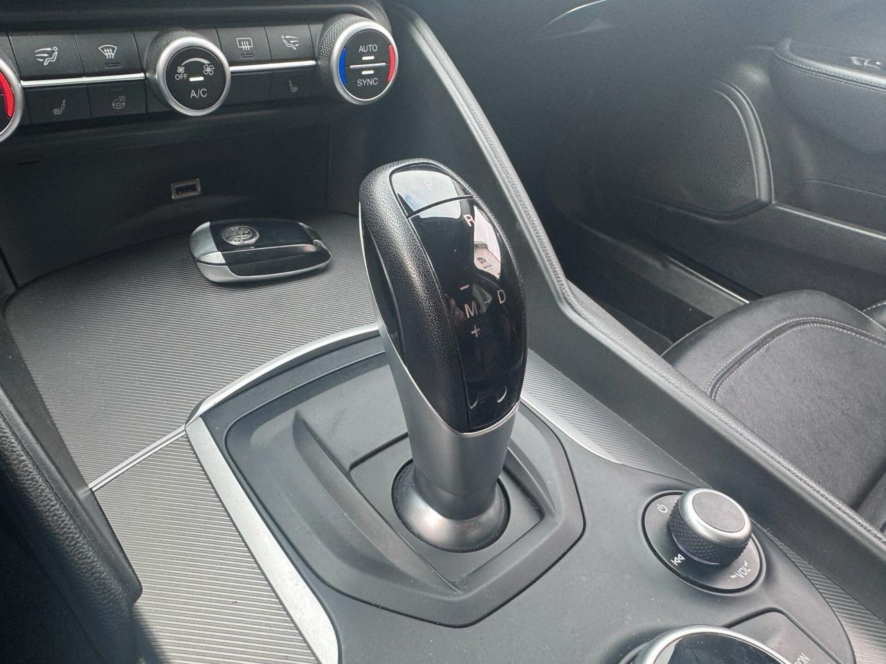 ALFA ROMEO Giulia 2.2 Turbodiesel 210 CV AT8 AWD Q4 Veloce