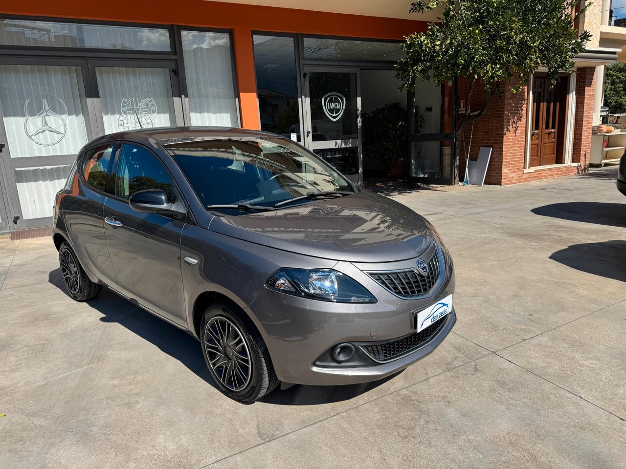 Lancia Ypsilon hybrid Gold