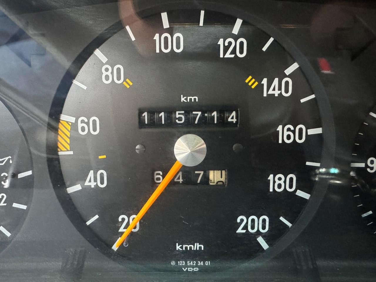 Mercedes-Benz 200 -Benzina