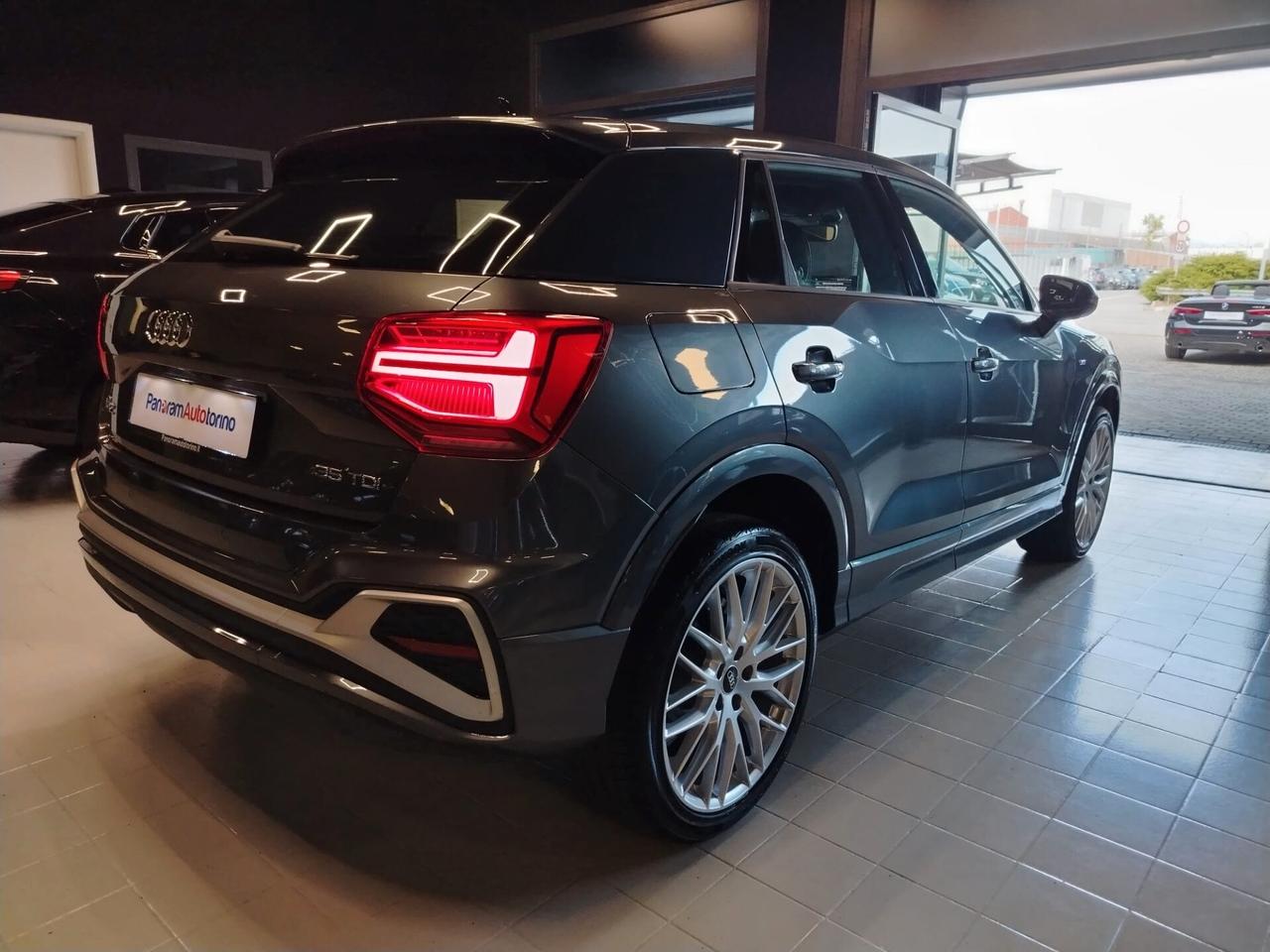AUDI Q2 Q2 35 TDI S tronic Identity Black
