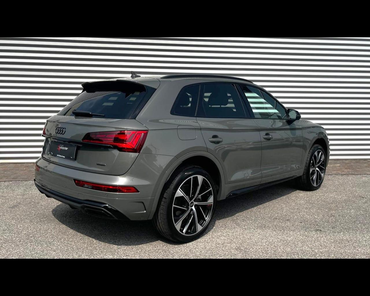 AUDI Audi Q5 Identity Black 40 TDI quattro 150(204) kW(CV) S tronic