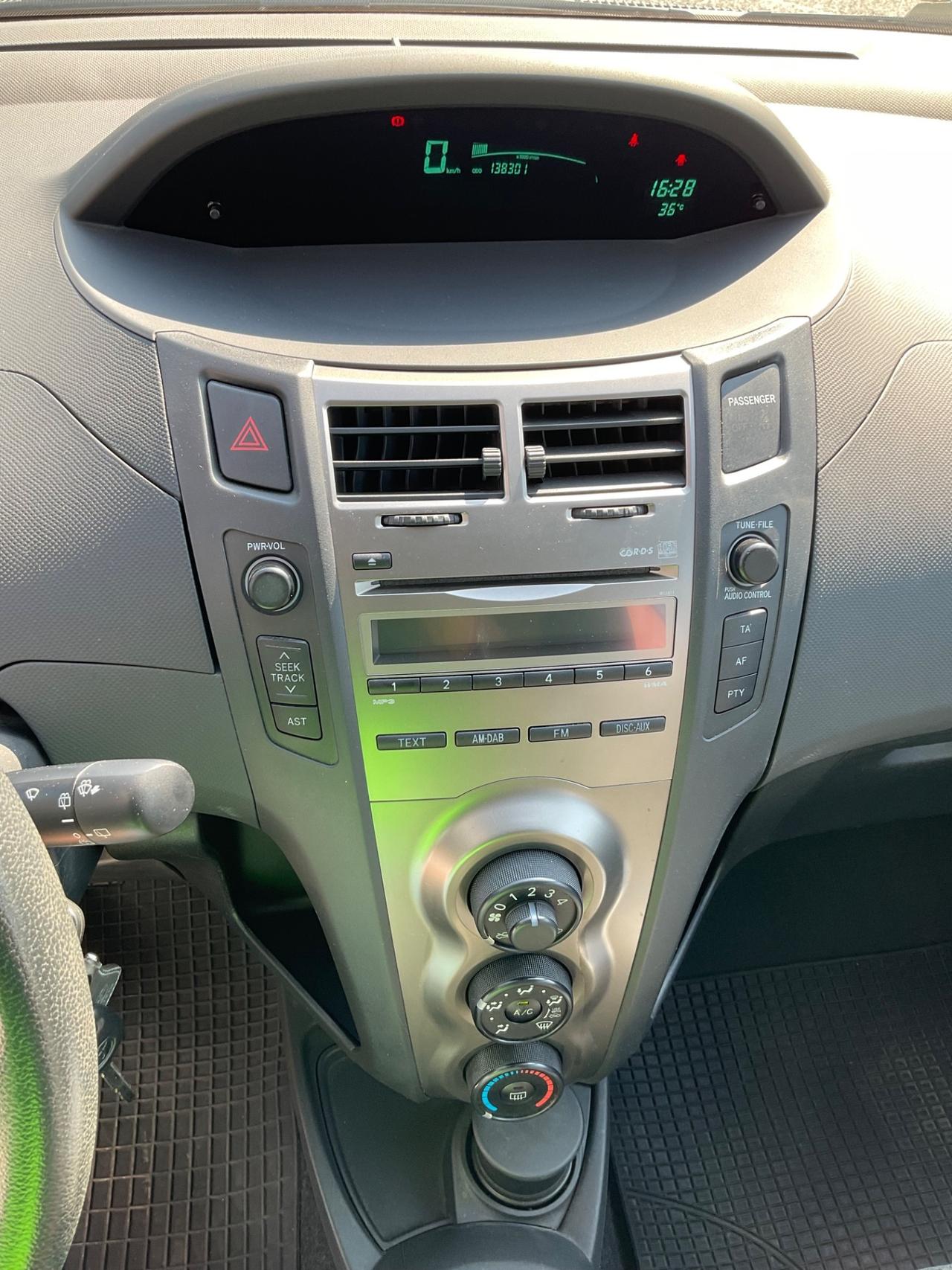 Toyota Yaris 1.0 5 porte Sol