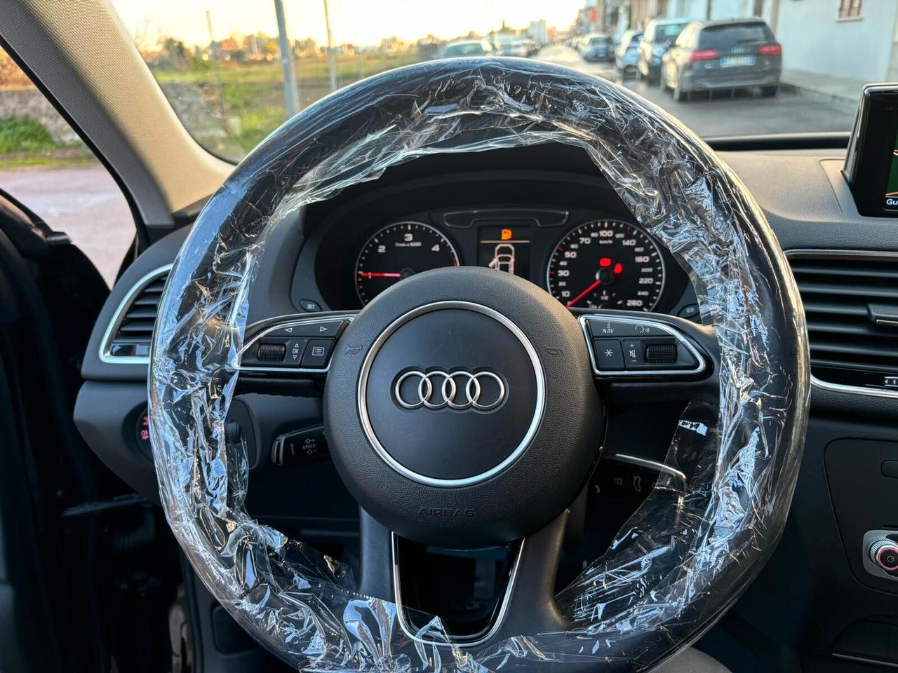 Audi Q3 2.0 TDI 120cv NEOPATENTATI - 2016