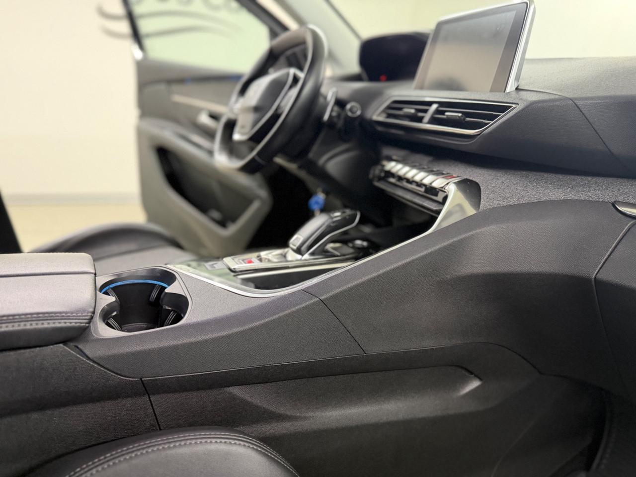 PEUGEOT 3008 CAMBIO AUTOMATICO (anno 2020)