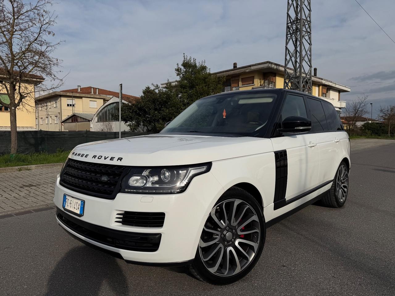 Land Rover Range Rover Vogue 3.0TDV6 black edition