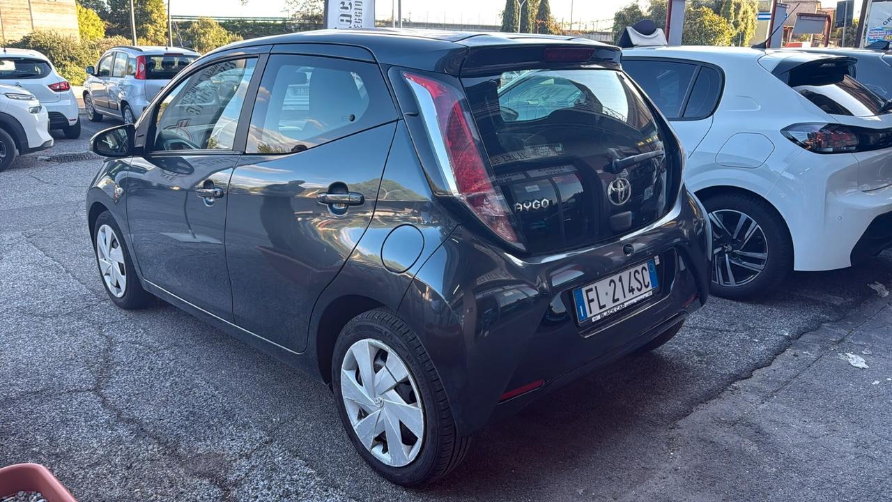 Toyota Aygo 1.0 VVT-i 69 CV 5 porte x-play TSS