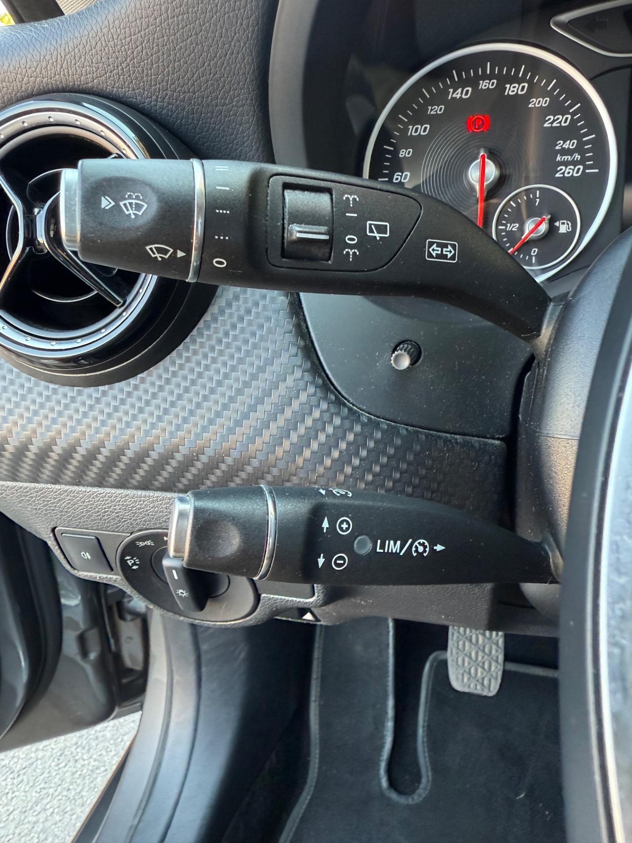 Mercedes GLA 180d Sport FARI LED-TELECAMERA