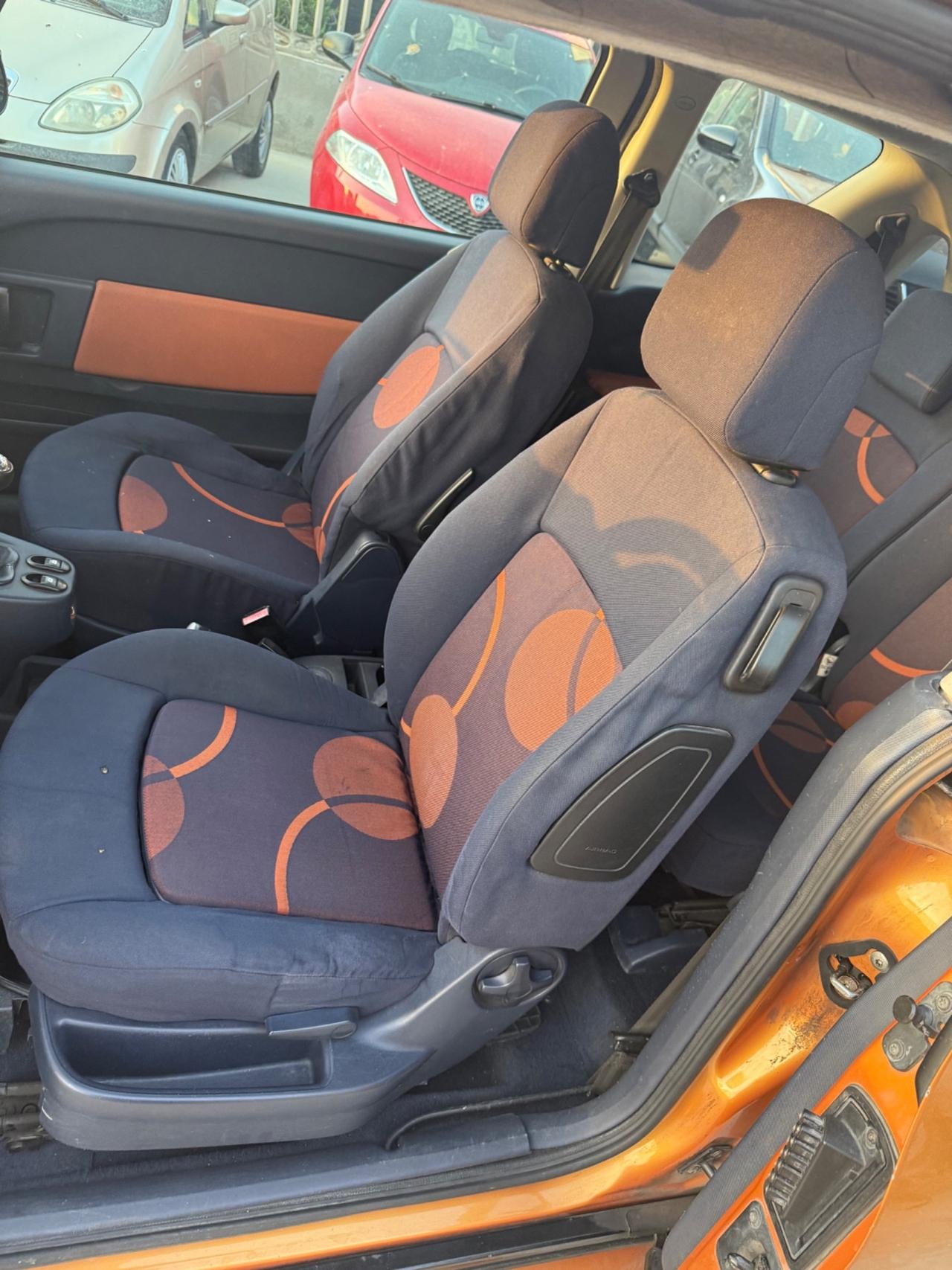 Peugeot 1007 BENZINA PER NEO PATENTATI