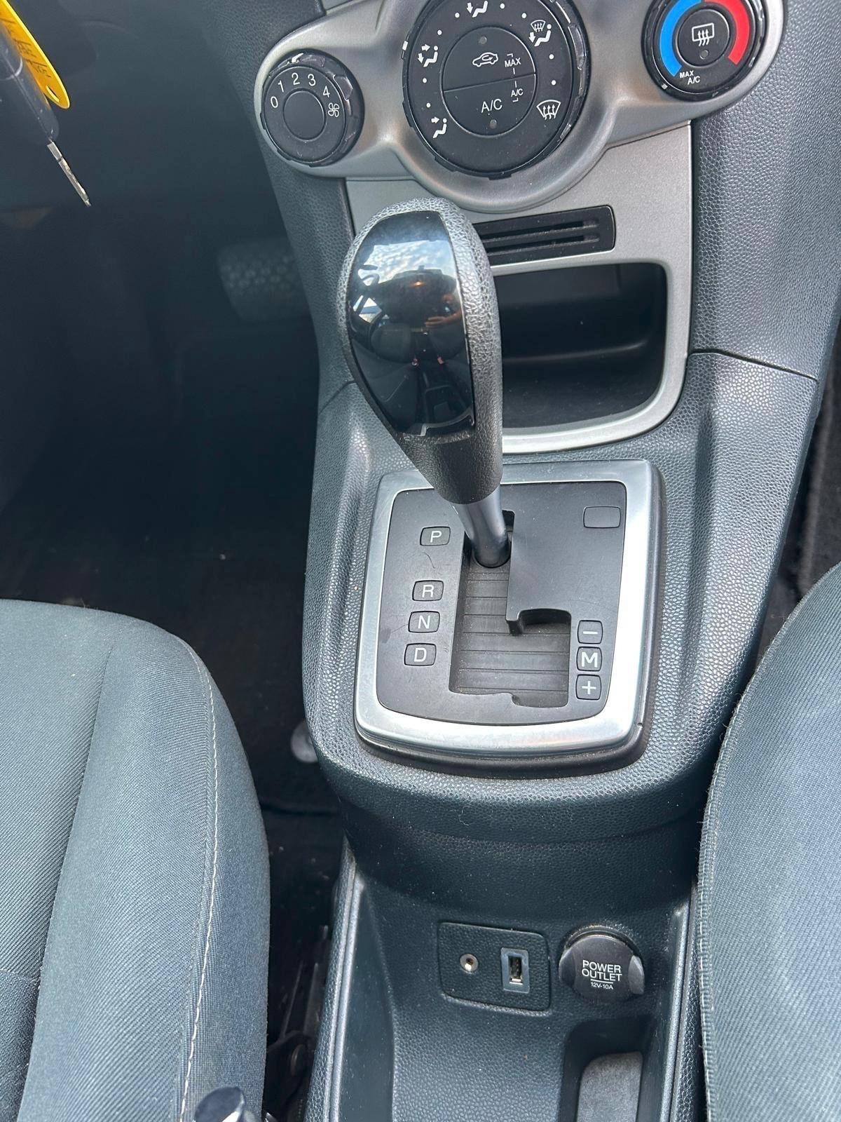 Ford Fiesta 1.4 automatica neopatentati
