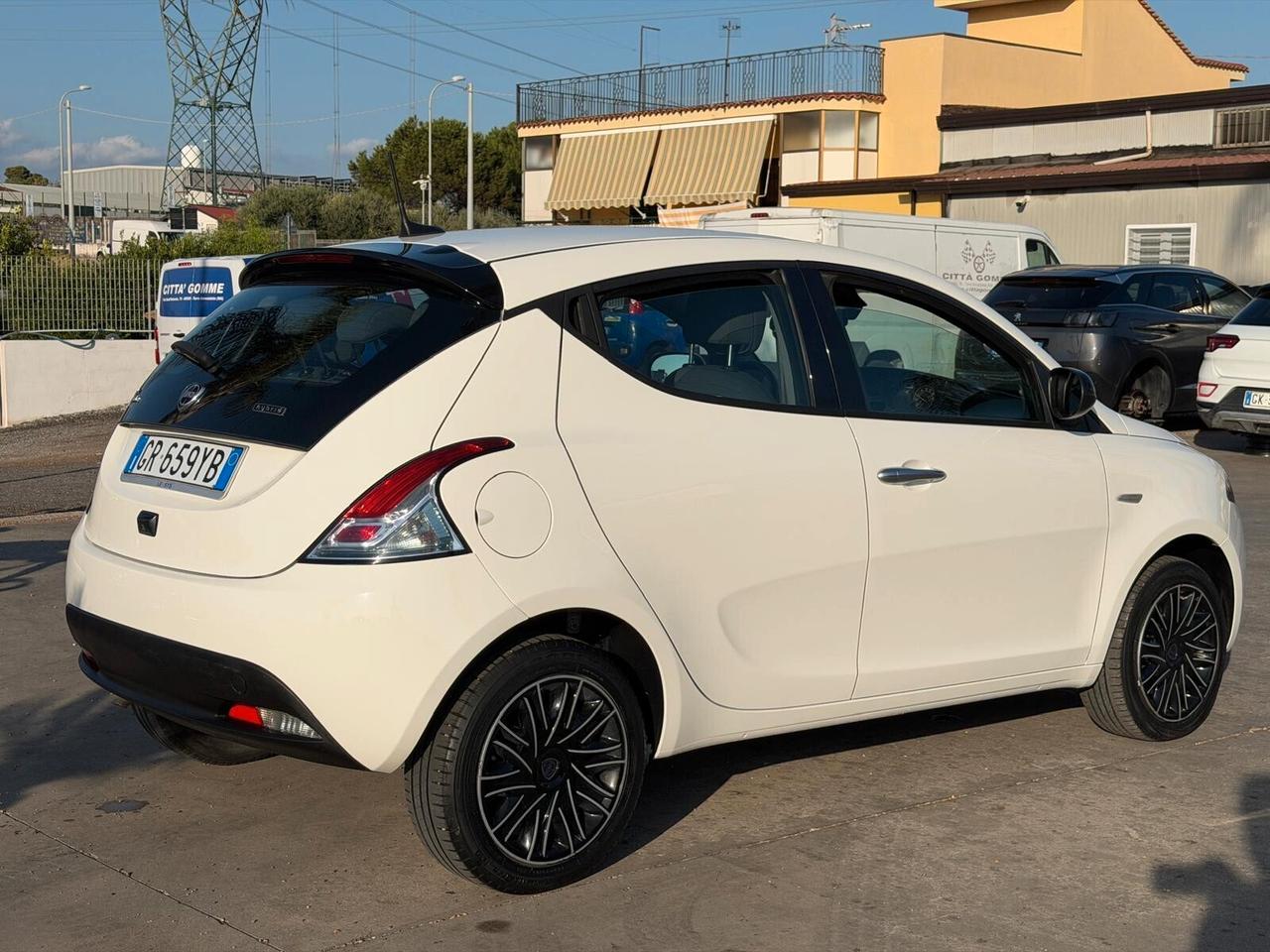 Lancia Ypsilon Hybrid Gold 2023 Nav e Retrocamera