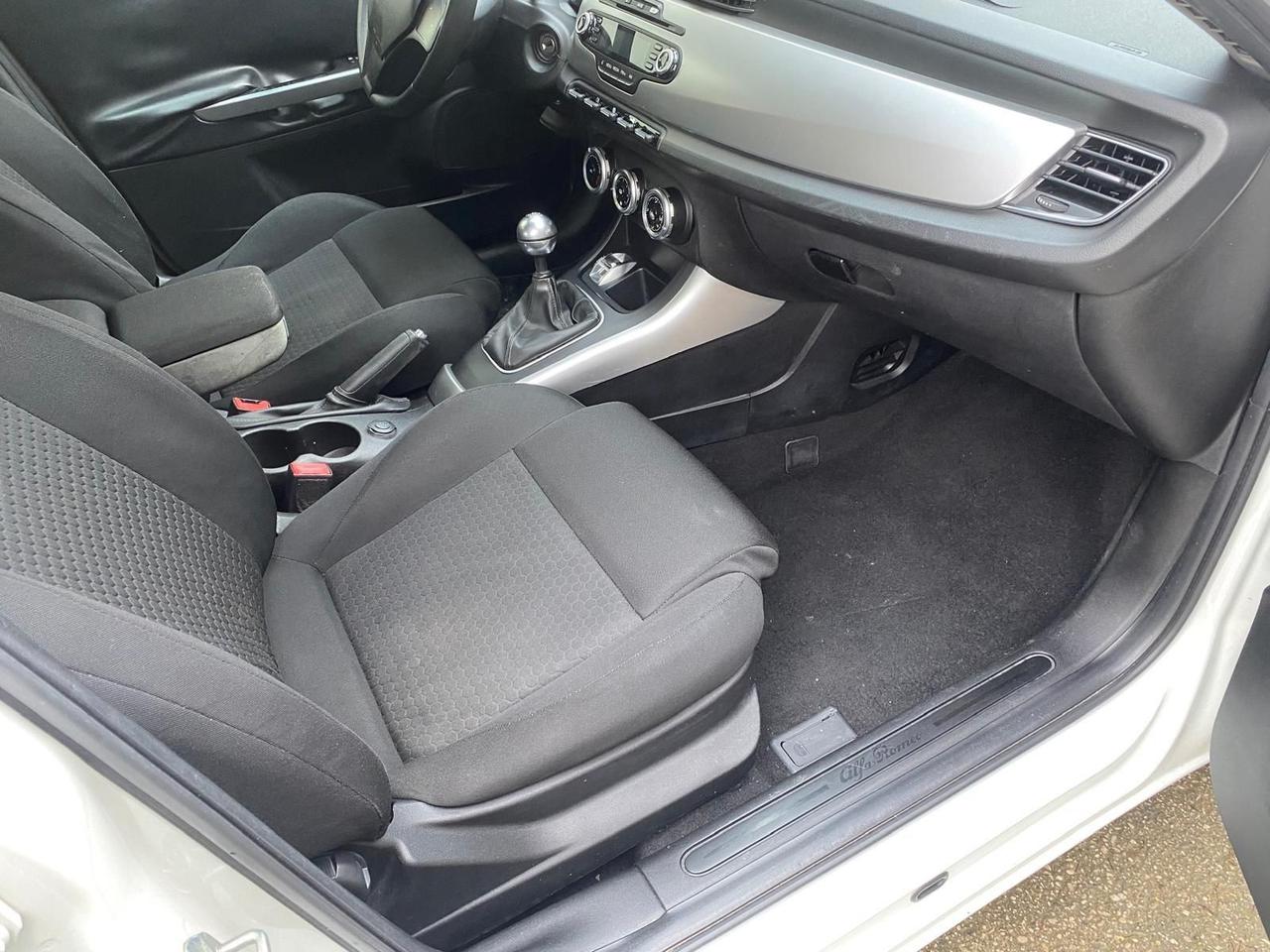 ALFA ROMEO GIULIETTA 1.6 JTDm-2 MOLTO BELLA GUARDA