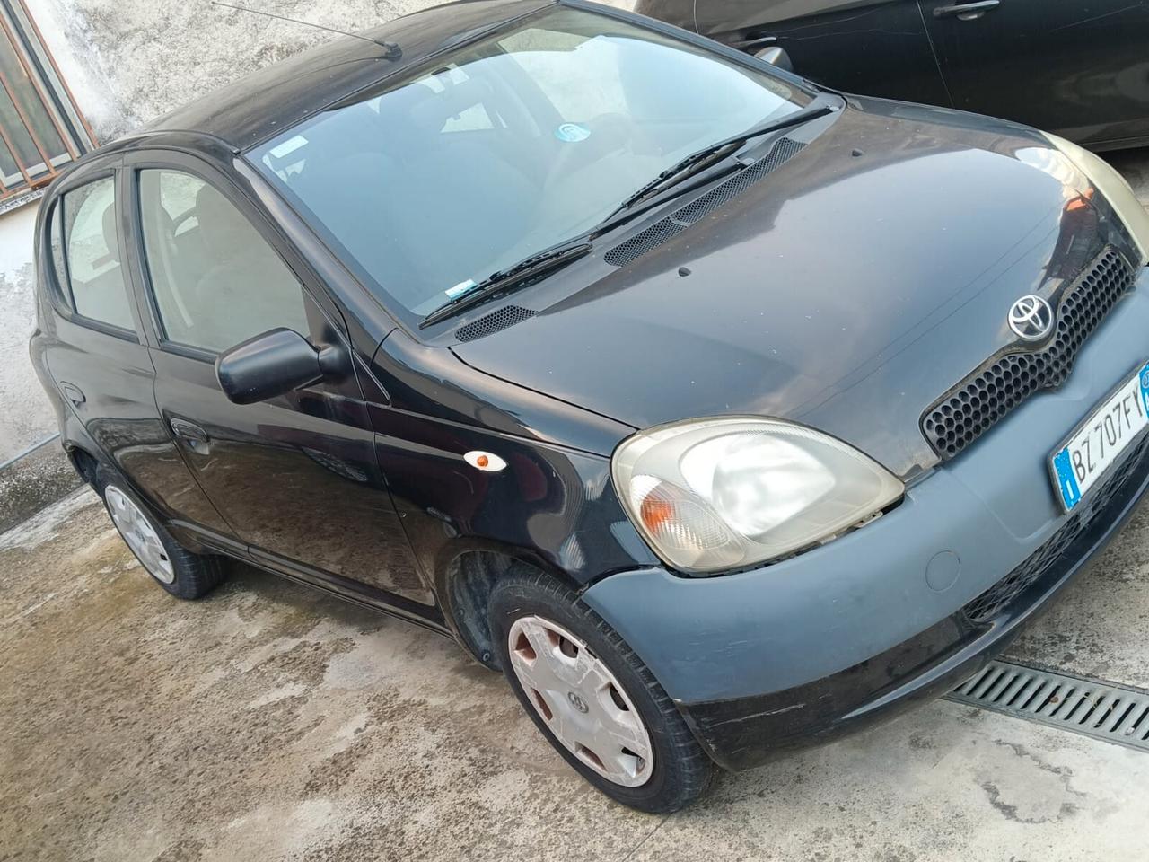 Toyota Yaris 1.0i 16V cat 5 porte Sol