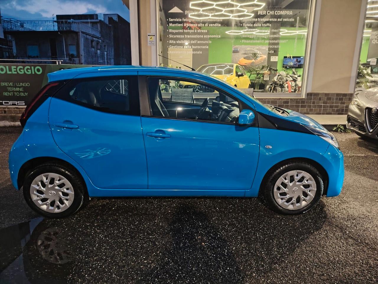 Toyota Aygo Connect 1.0 VVT-i 72 CV 5 porte