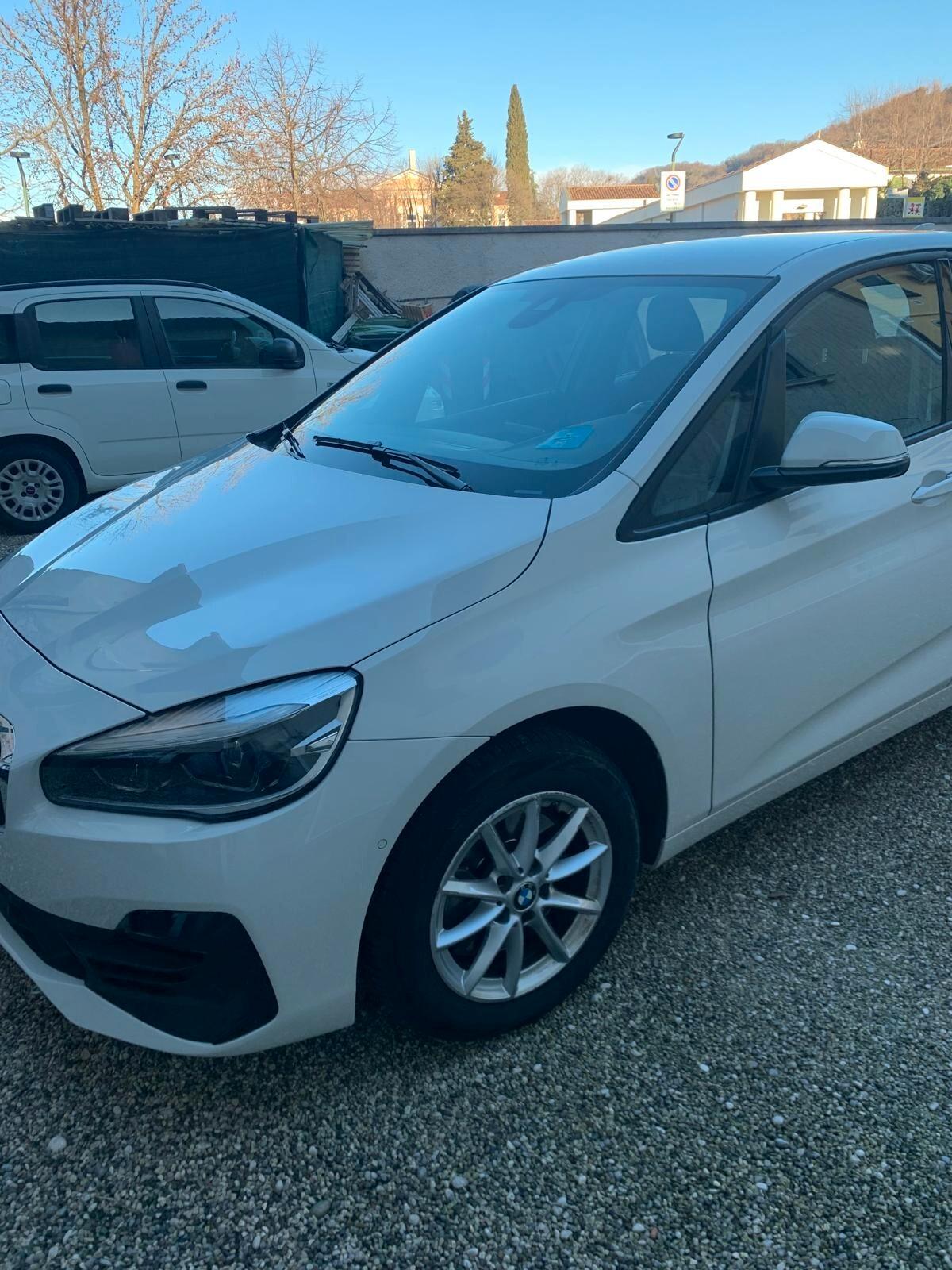 Bmw 2er Active Tourer 218 d Active Tourer Business aut.