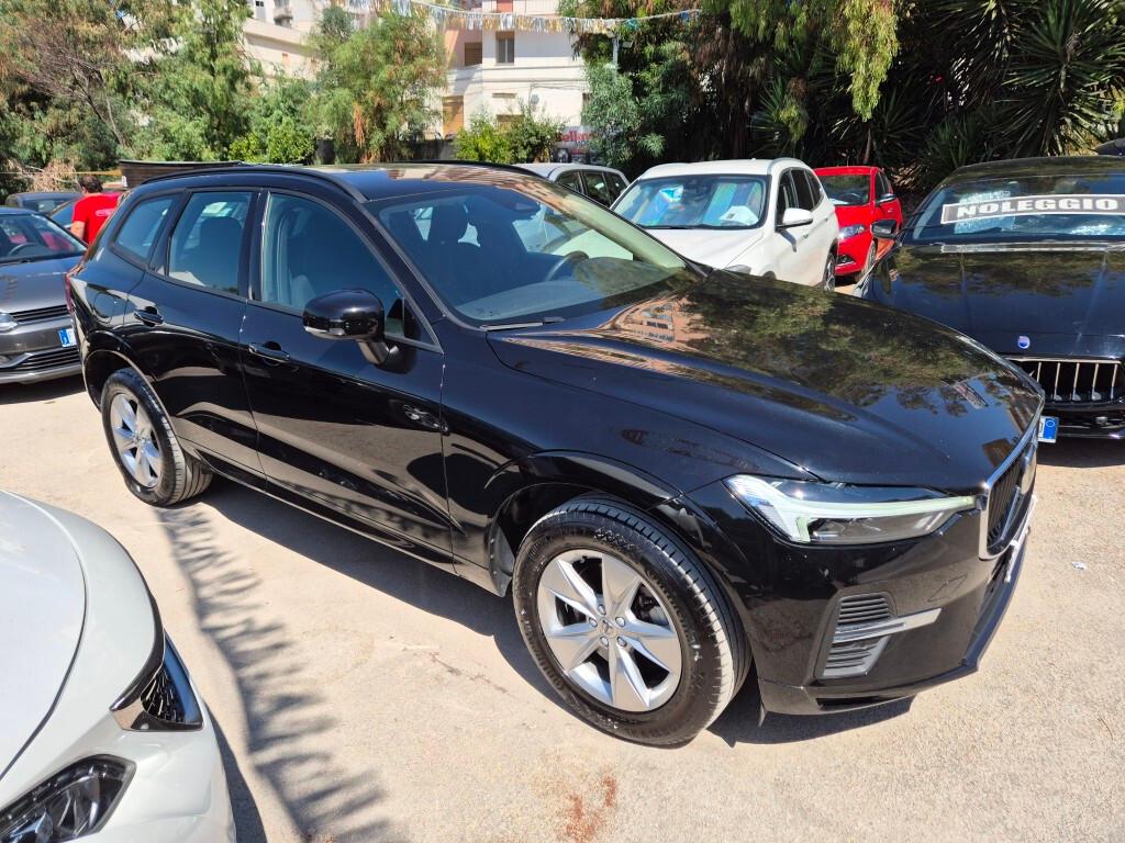 Volvo XC60 B4 (d) AWD automatico Momentum
