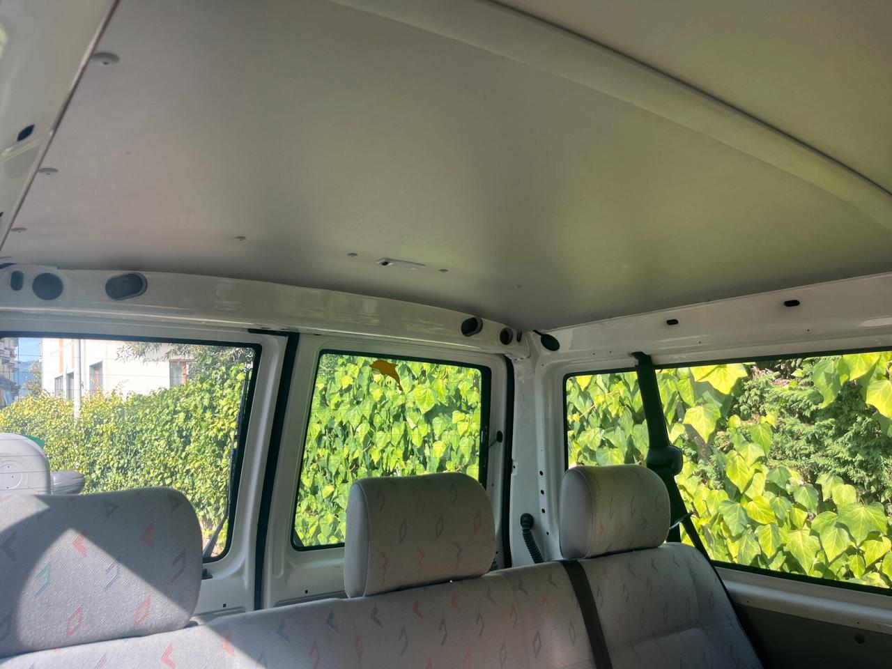 Volkswagen Transporter 2.5 TDI/88CV 9 posti autovettura