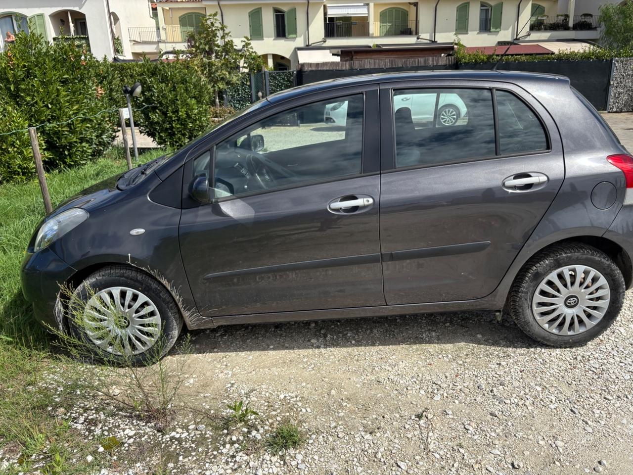 Toyota Yaris 1.3 5 porte Sol neo patentato