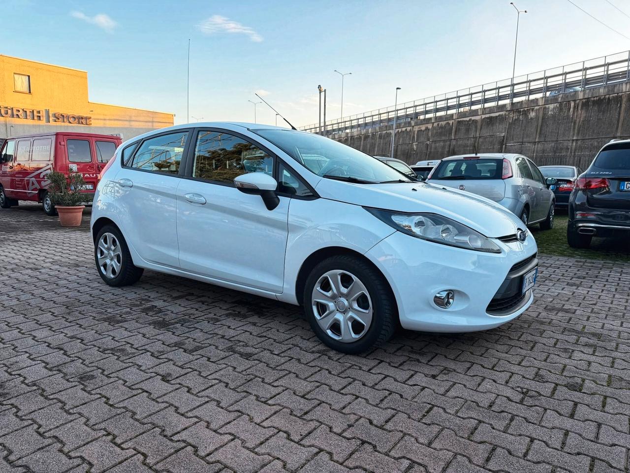 Ford Fiesta 1.4 TDCi 70CV 5 porte OK NEOPATENTATI