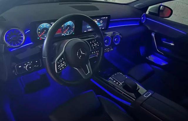 MERCEDES-BENZ A 180 d Automatic 4p. Premium EDITION