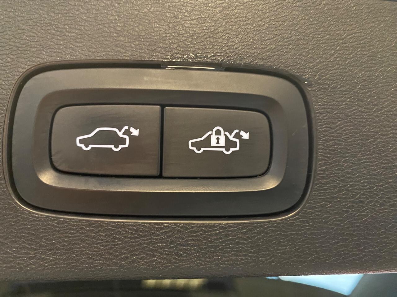 Volvo V60 B4 2.0 197 CV Geartronic Momentum Business Pro