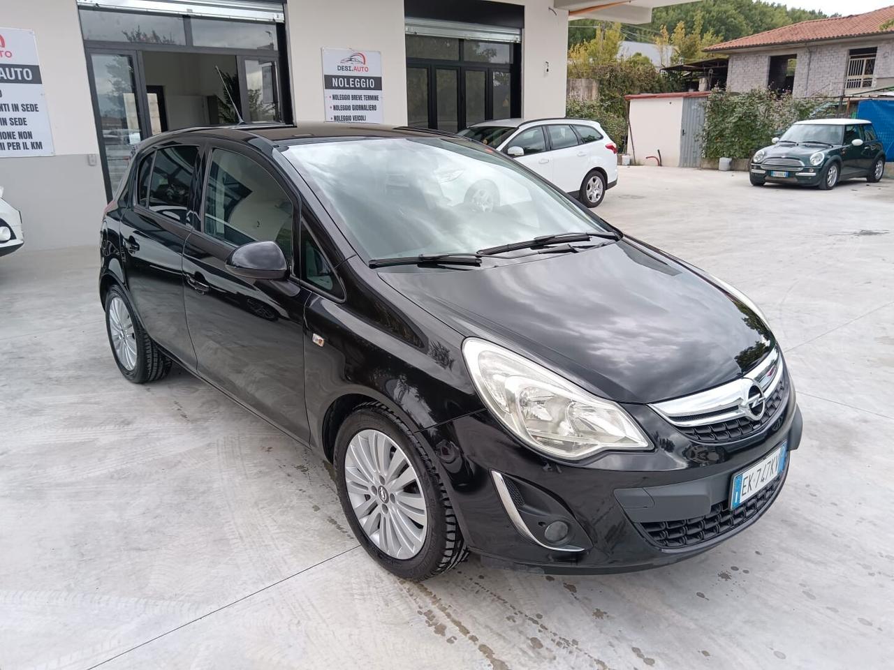 Corsa 5 porte GPL "UNIPROPRIETARIO"