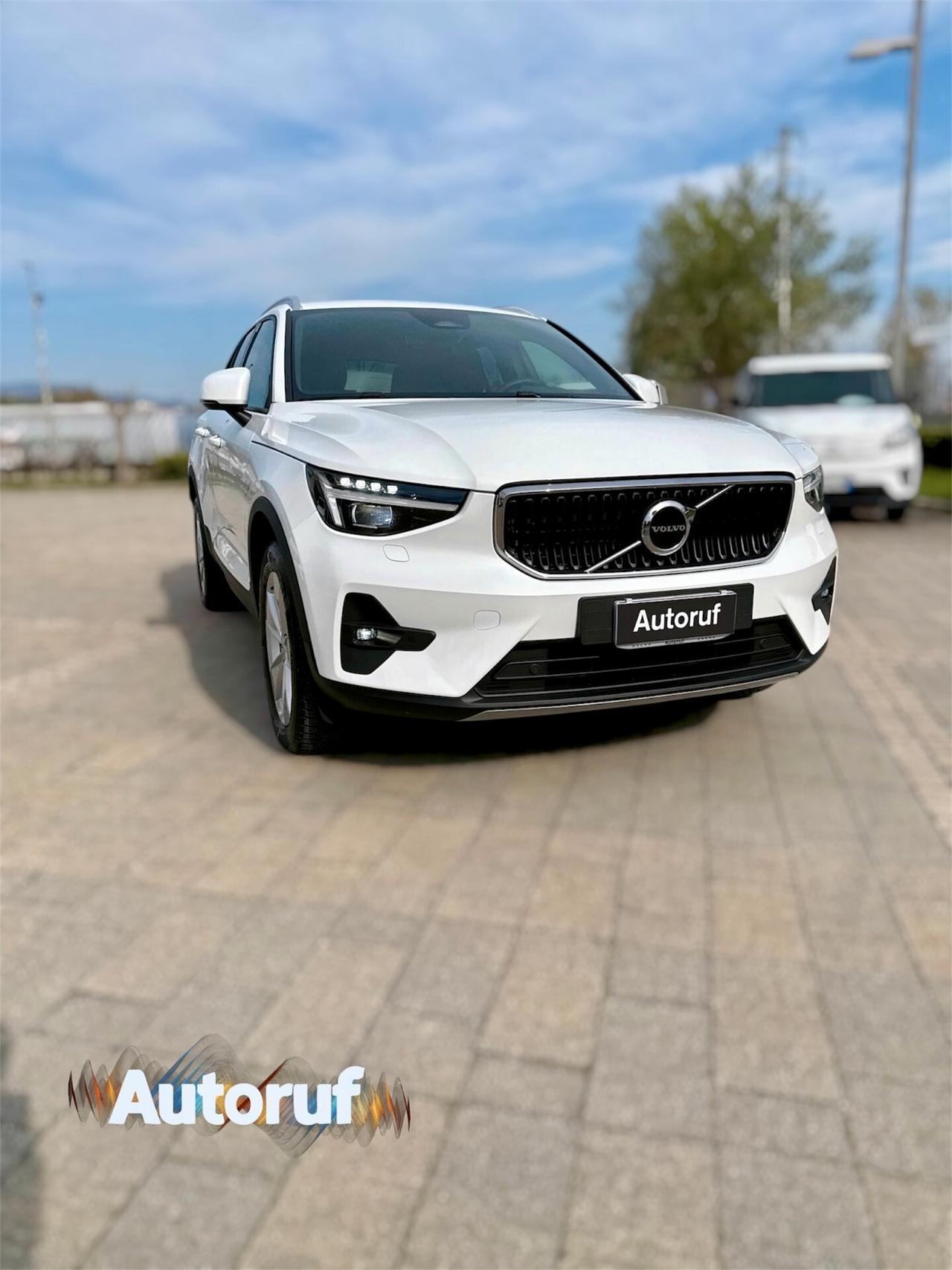 Volvo XC40 Mild Hybrid B3 163cv Crystal White 2025
